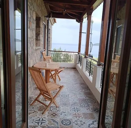 Anamesa 1 * Poúlithra